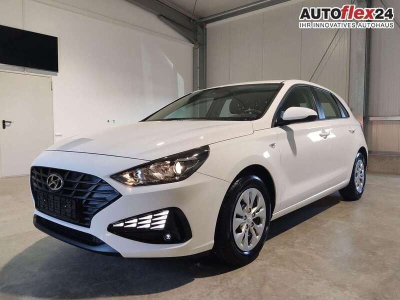 Atlasweiß Gebraucht 2023 Hyundai i30 Edition Limousine | 20.240 € (Fairer Preis) - Bild 1/4