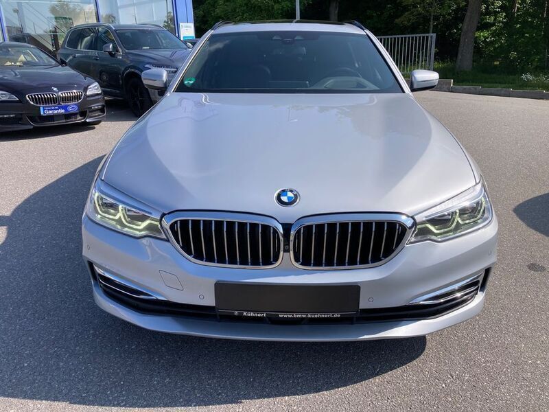 Silber Gebraucht 2018 BMW 540 Luxury Line Kombi | 23.990 € (Guter Preis) - Bild 1/4