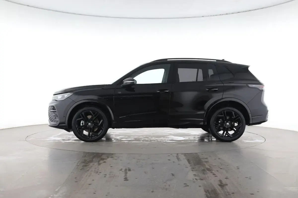 Neu VW Tiguan R-line 150 PS (110 kW) 2026 Grenadillschwarz SUV