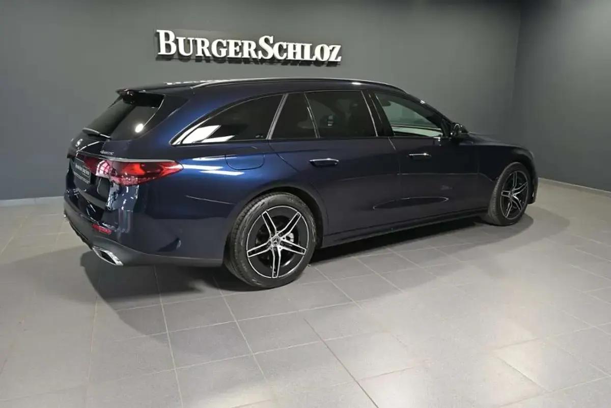 Gebraucht Mercedes E220 AMG 197 PS (144 kW) 2024 Metalliclack nautikblau metallic Kombi