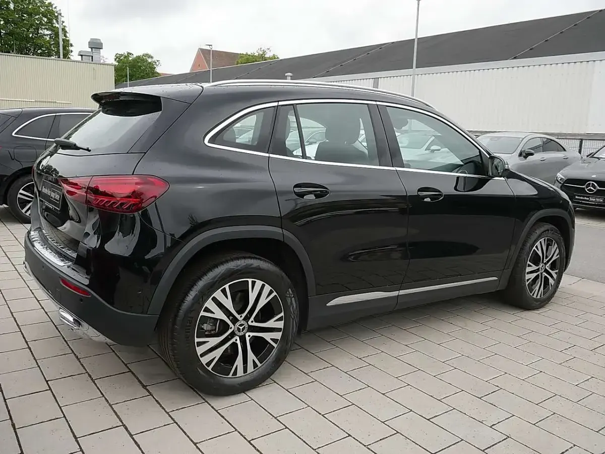 Gebraucht Mercedes GLA250 Progressive 224 PS (164 kW) 2025 Metalliclack kosmosschwarz SUV