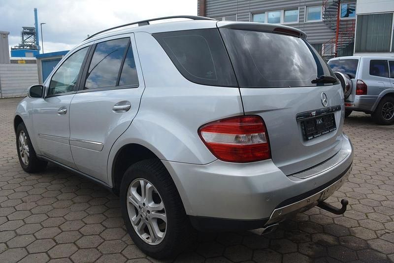 Gebraucht Mercedes ML320 Sport 224 PS (164 kW) 2007 Schwarz SUV