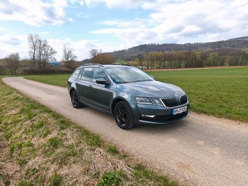 Grau Gebraucht 2018 Skoda Octavia Kombi | 11.000 € (Guter Preis) - Bild 1/4