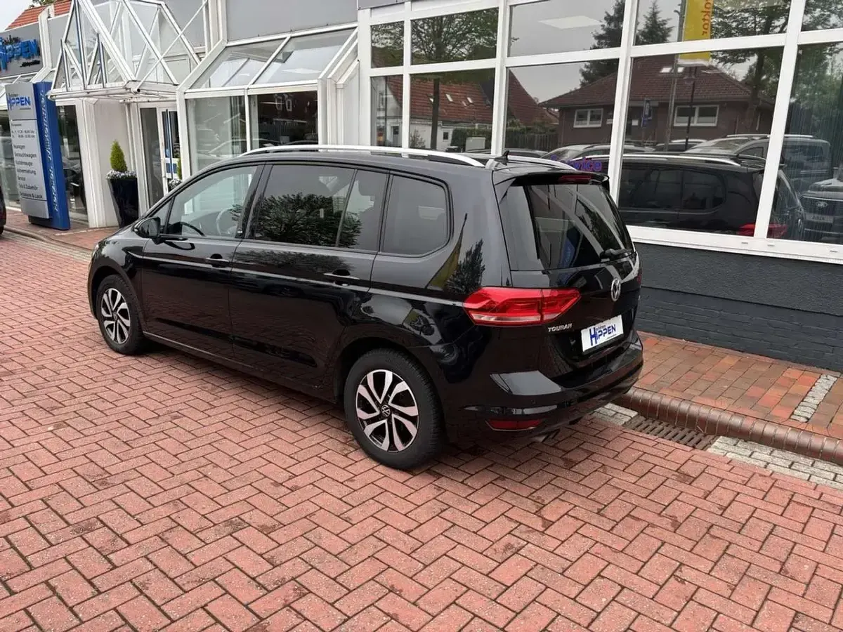 Gebraucht VW Touran Sound 150 PS (110 kW) 2017 Deep black perleffekt Van / Kleinbus