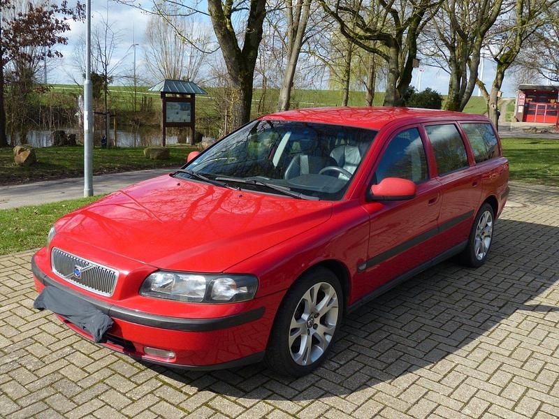 Gebraucht Volvo V70 170 PS (125 kW) 2002 Rot Kombi