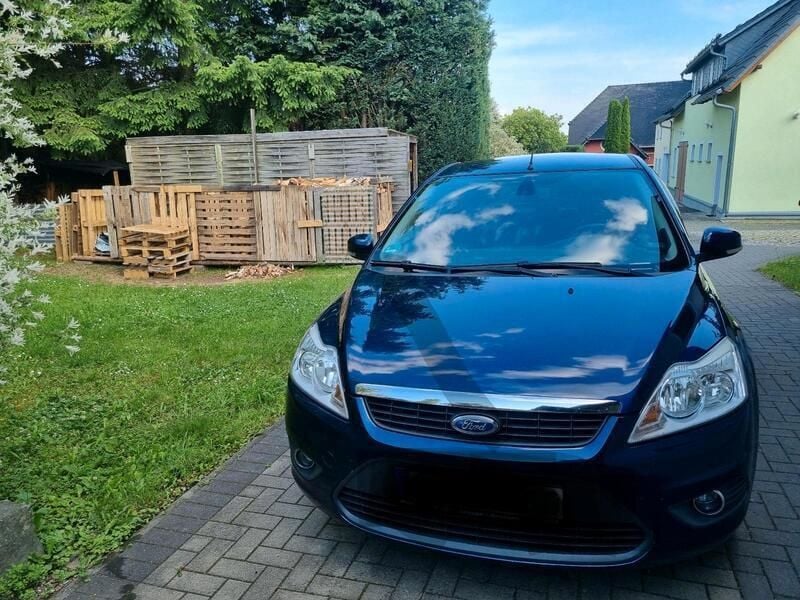 Blau Gebraucht 2011 Ford Focus Limousine | 3.000 € (Guter Preis) - Bild 1/4