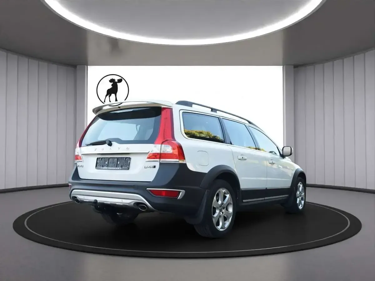 Gebraucht Volvo XC70 Summum 181 PS (133 kW) 2016 Weiß Kombi