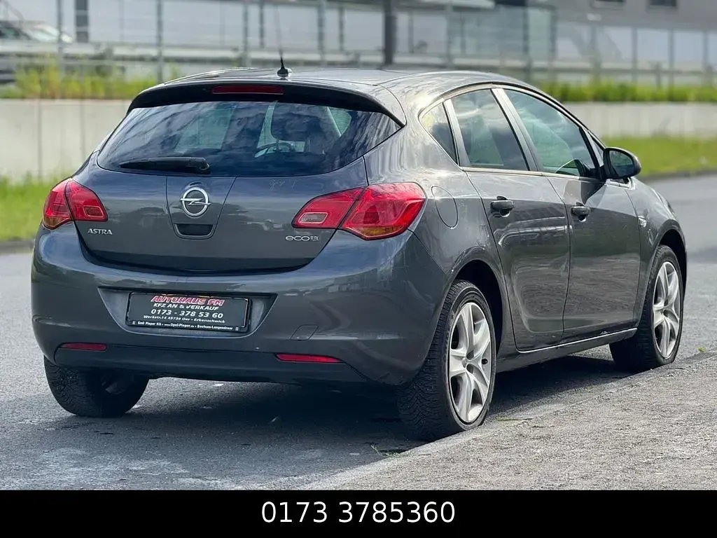 Gebraucht Opel Astra Design Edition 101 PS (74 kW) 2011 Grau Limousine