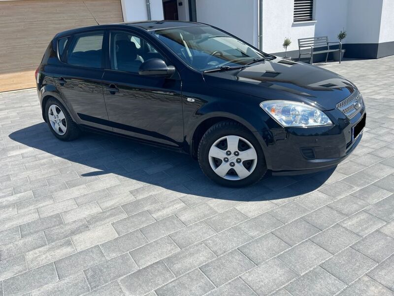 Schwarz Gebraucht 2008 Kia Ceed EX Limousine | 3.950 € - Bild 1/4