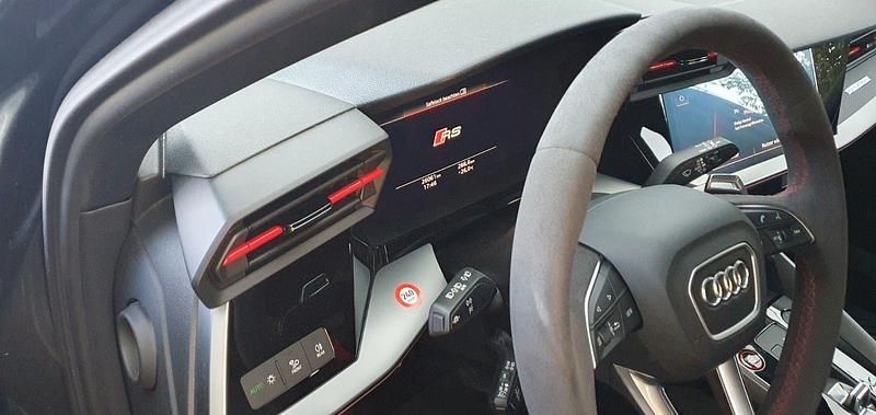 Gebraucht Audi RS3 Ambiente 400 PS (294 kW) 2022 Grau Limousine