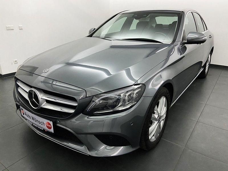 Selenitgrey metallic paint Gebraucht 2019 Mercedes C200 Avantgarde Limousine | 27.950 € (Fairer Preis) - Bild 1/4