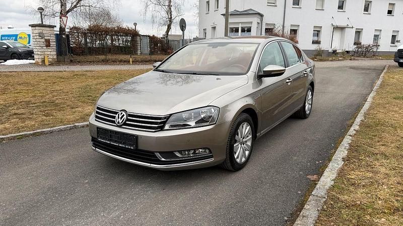 Gebraucht VW Passat Comfortline 140 PS (102 kW) 2012 Grau Limousine