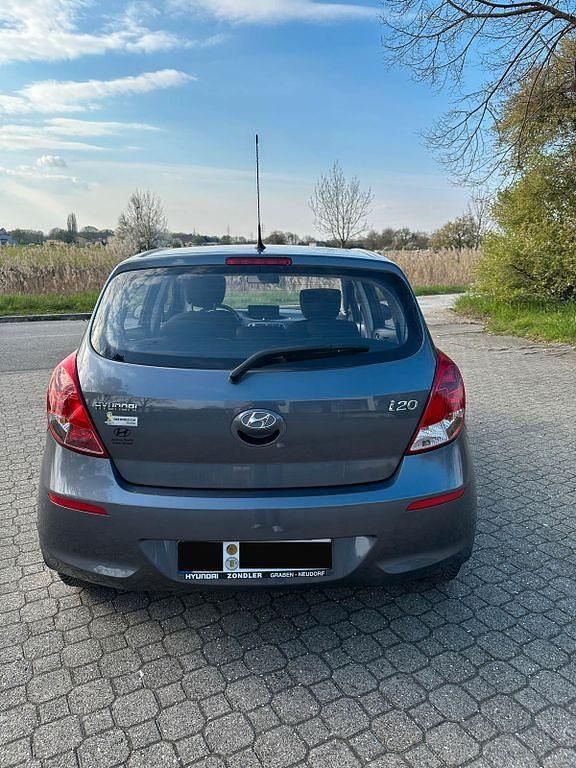 Gebraucht Hyundai i20 Edition 86 PS (63 kW) 2014 Grau Kleinwagen