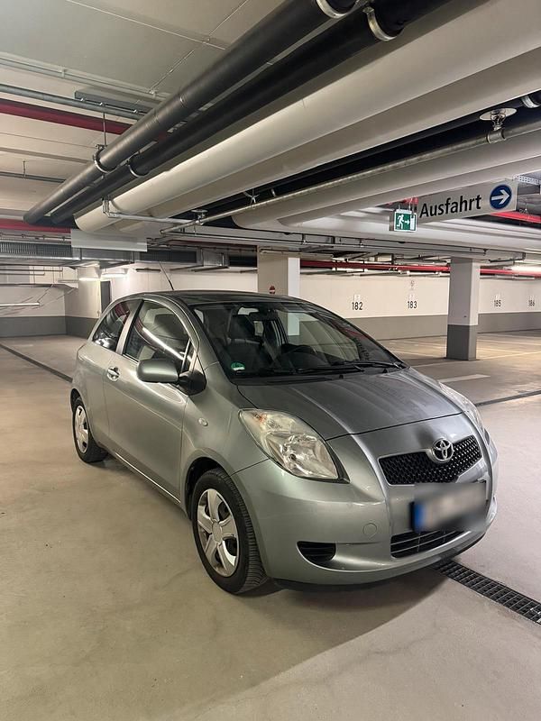 Gebraucht Toyota Yaris 69 PS (50 kW) 2007 Silber Kleinwagen