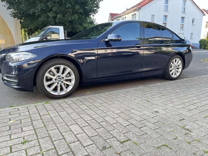 Blau Gebraucht 2014 BMW 530 Sport Line Limousine | 17.999 € (Etwas zu teuer) - Bild 1/4
