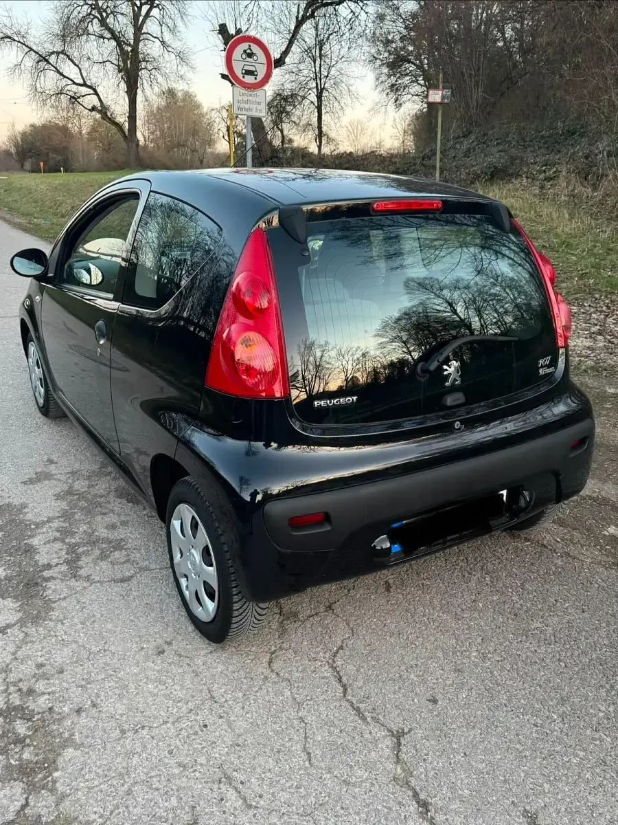 Gebraucht Peugeot 107 68 PS (50 kW) 2009 Schwarz Kleinwagen