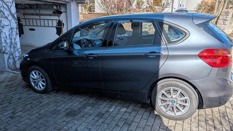 Gebraucht BMW 216 Active Tourer Advantage 116 PS (85 kW) 2015 Schwarz Van / Kleinbus