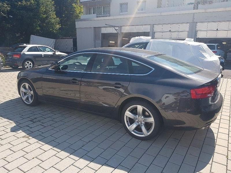 Grau Gebraucht 2016 Audi A5 Sportback Comfort Limousine | 20.700 € - Bild 1/4
