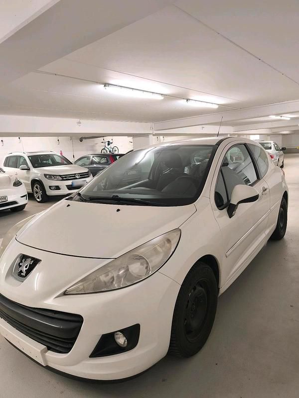 Gebraucht Peugeot 207 2011 Weiß Kleinwagen