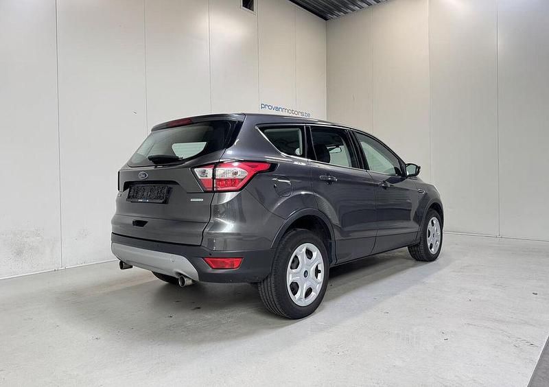 Gebraucht Ford Kuga 120 PS (88 kW) 2017 Grau SUV
