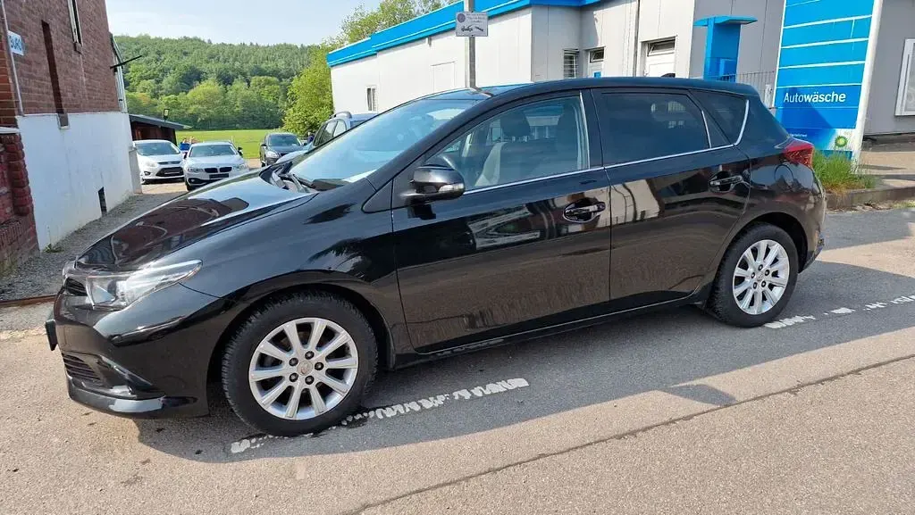 Gebraucht Toyota Auris Comfort 116 PS (85 kW) 2015 Schwarz Limousine