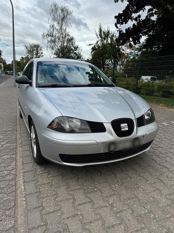 Silber Gebraucht 2004 Seat Ibiza Kleinwagen | 1.399 € (Fairer Preis) - Bild 1/4