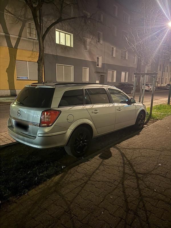 Gebraucht Opel Astra 143 PS (105 kW) 2010 Silber Kombi