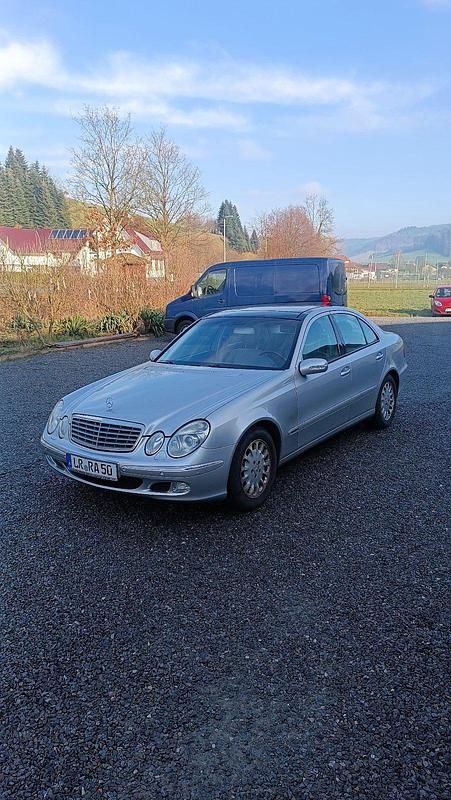 Silber Gebraucht 2003 Mercedes E320 Limousine | 3.400 € (Superpreis) - Bild 1/4