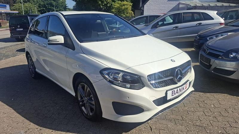 Weiß Gebraucht 2015 Mercedes B220 Van / Kleinbus | 16.490 € (Fairer Preis) - Bild 1/4