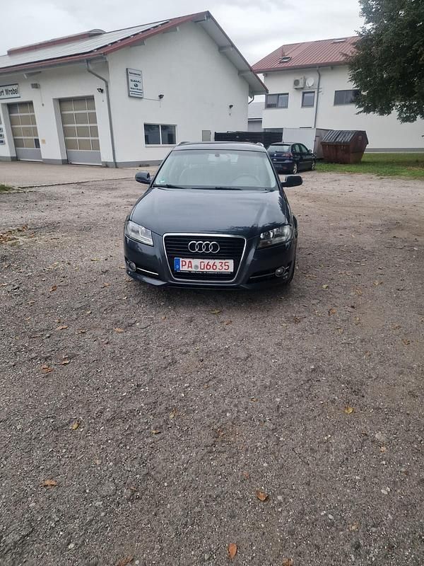 Meteorgrau Gebraucht 2012 Audi A3 Attraction Kleinwagen | 4.999 € (Guter Preis) - Bild 1/4