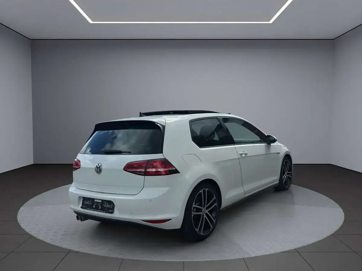 Gebraucht VW Golf VII GTD 184 PS (135 kW) 2015 Pure white Kleinwagen