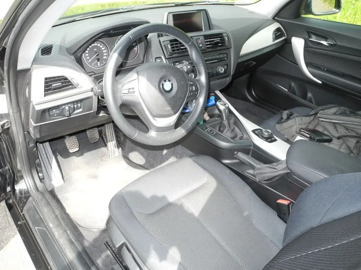 Gebraucht BMW 114 102 PS (75 kW) 2014 Schwarz Kleinwagen