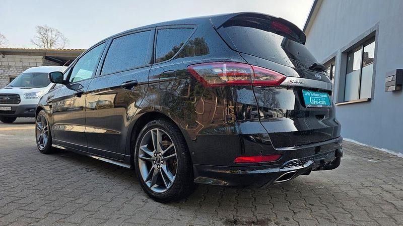Gebraucht Ford S-MAX ST-Line 209 PS (153 kW) 2018 Shadow black Van / Kleinbus