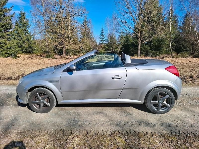 Gebraucht Opel Tigra 90 PS (66 kW) 2005 Silber Cabrio