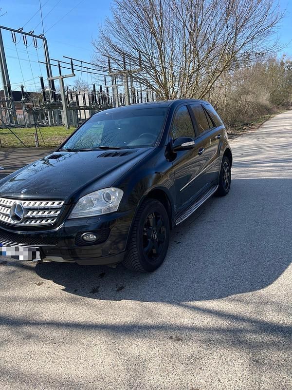 Gebraucht Mercedes ML320 224 PS (164 kW) 2007 Schwarz SUV