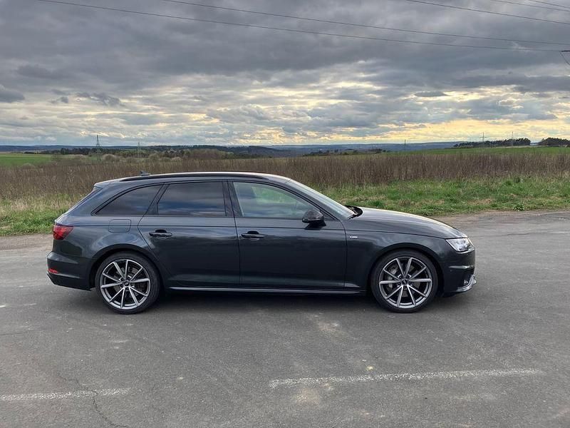 Gebraucht Audi A4 S-Line 231 PS (169 kW) 2019 Grau Kombi