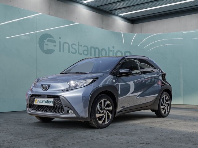 Grau Gebraucht 2024 Toyota Aygo Team Kleinwagen | 17.089 € (Etwas zu teuer) - Bild 1/2