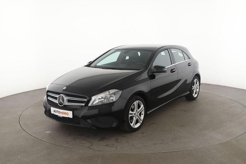 Schwarz Gebraucht 2015 Mercedes A180 Urban Limousine | 14.170 € (Etwas zu teuer) - Bild 1/3