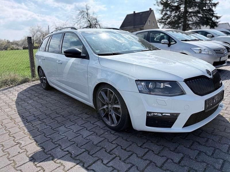 Gebraucht Skoda Octavia RS 184 PS (135 kW) 2016 Laserweiss Kleinwagen