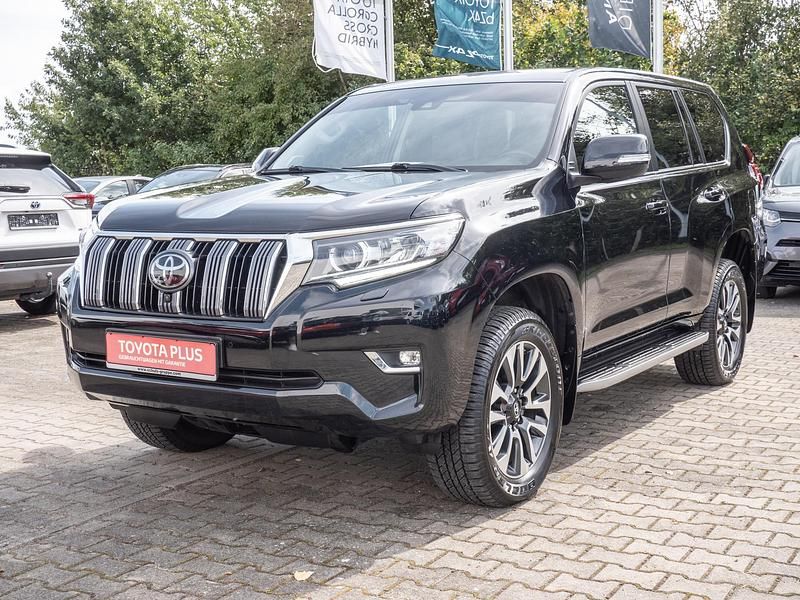 Tiefschwarz mica metallic Gebraucht 2022 Toyota Land Cruiser Executive SUV | 48.950 € (Superpreis) - Bild 1/4