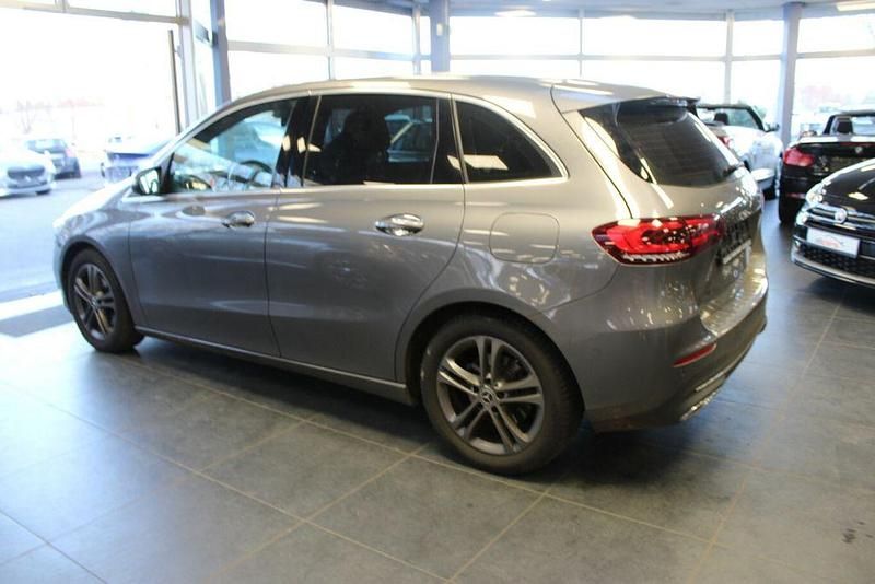 Gebraucht Mercedes B200 Progressive 163 PS (119 kW) 2019 Grau Van / Kleinbus