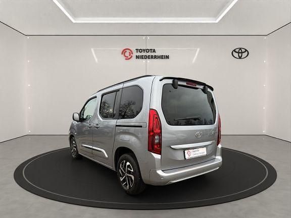 Gebraucht Toyota Proace Verso Basis 110 PS (80 kW) 2024 Silver metallic Kombi