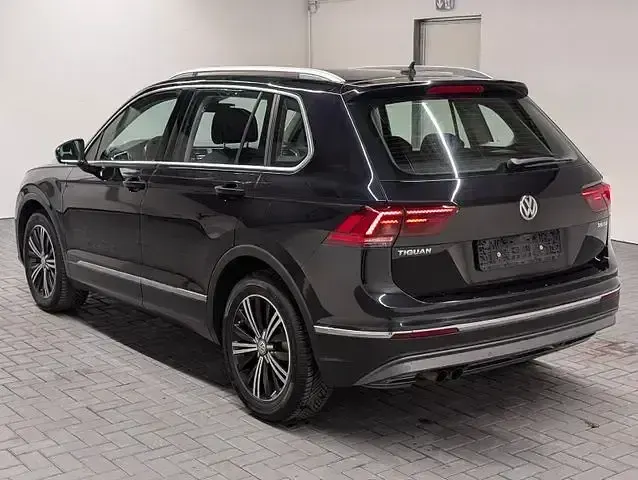 Gebraucht VW Tiguan Highline 150 PS (110 kW) 2017 Tiefschwarzmet. SUV