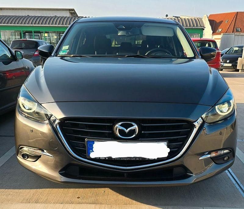 Grau Gebraucht 2018 Mazda 3 Sports-Line Limousine | 13.500 € (Fairer Preis) - Bild 1/4