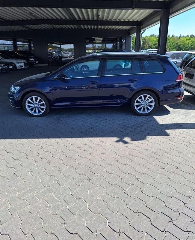 Blau Gebraucht 2019 VW Golf VII Highline Kombi | 12.900 € (Guter Preis) - Bild 1/4