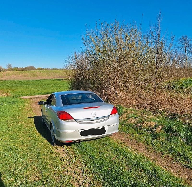 Używany Opel Astra Cabriolet 116 KM (85 kW) 2008 Srebrny Kabriolet