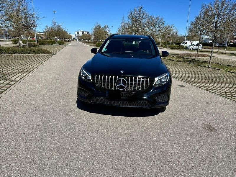 Schwarz Gebraucht 2017 Mercedes GLC250 AMG line SUV | 22.000 € (Superpreis) - Bild 1/4