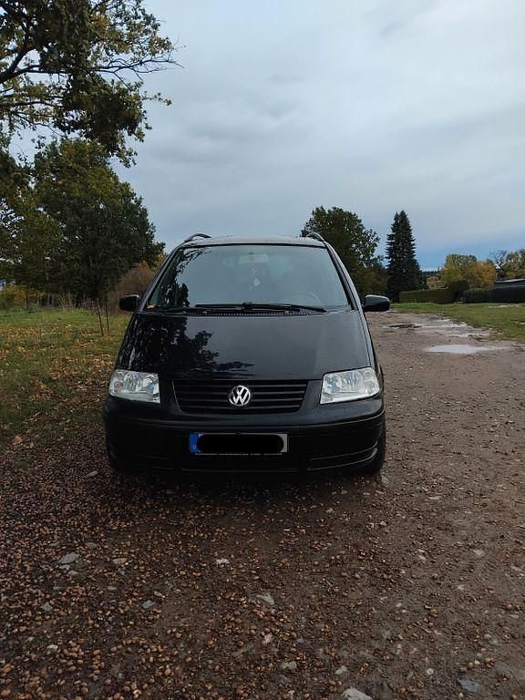 Schwarz Gebraucht 2002 VW Sharan Comfortline Van / Kleinbus | 2.500 € (Fairer Preis) - Bild 1/4