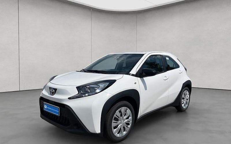 Weiß Neu 2025 Toyota Aygo X-play Kleinwagen | 18.240 € - Bild 1/4