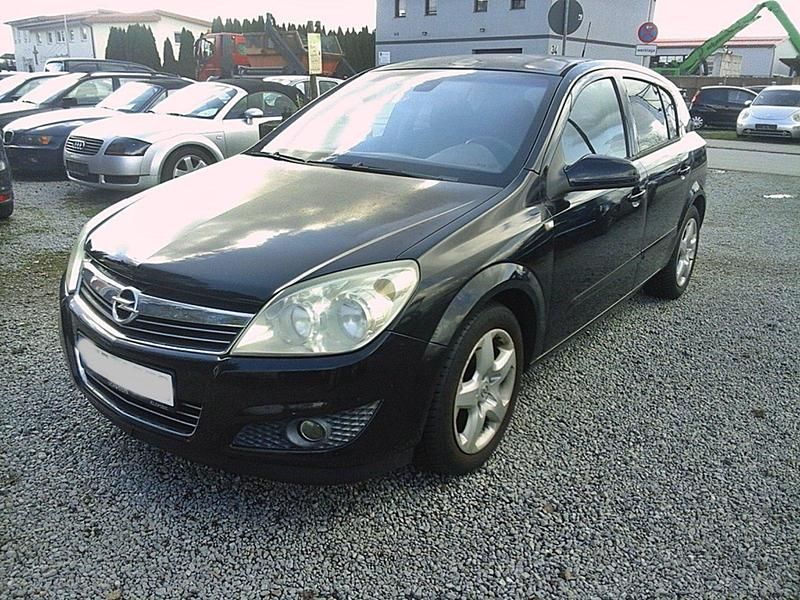 Gebraucht Opel Astra Edition 140 PS (102 kW) 2007 Schwarz Kleinwagen